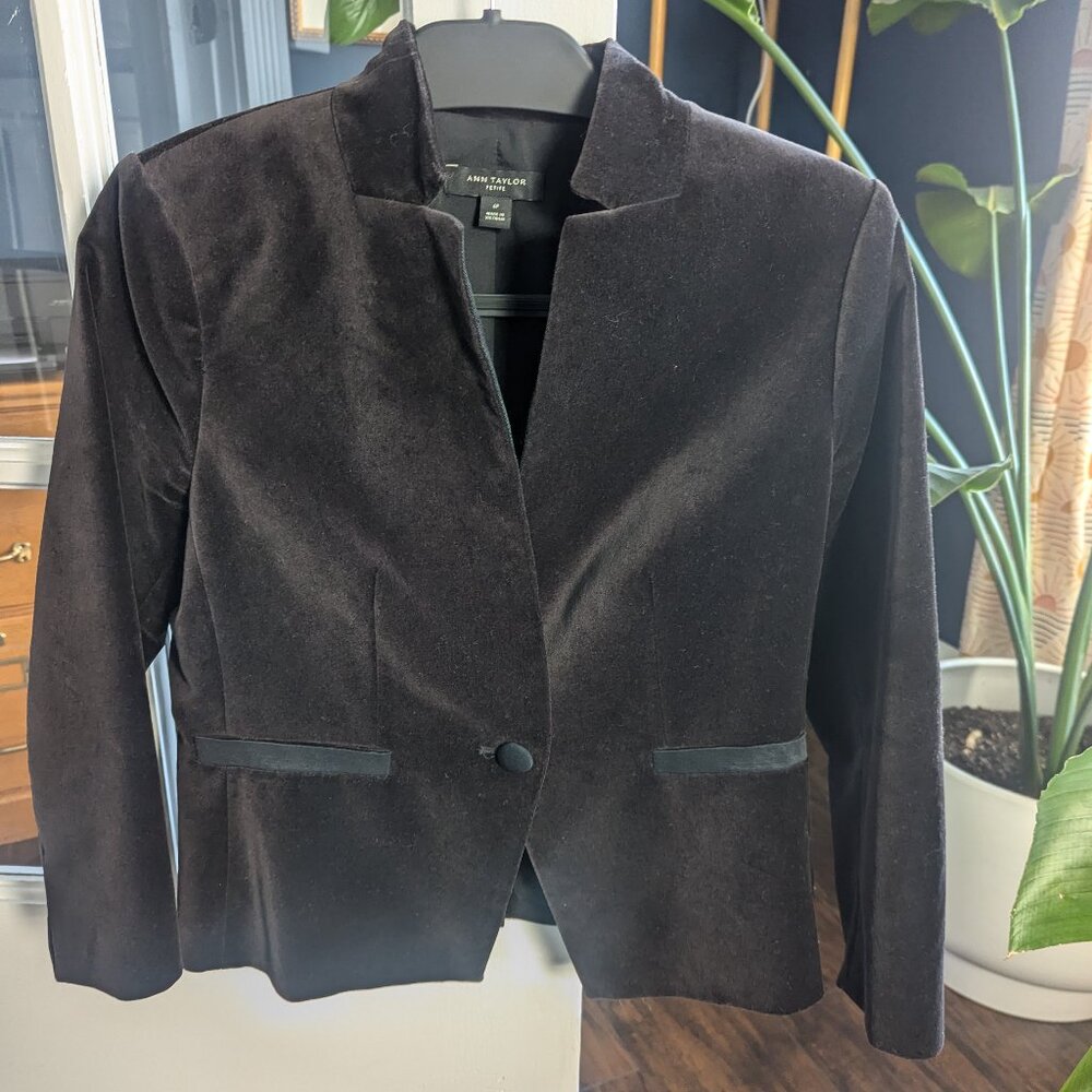 Ann Taylor 6P Black Velvety Blazer